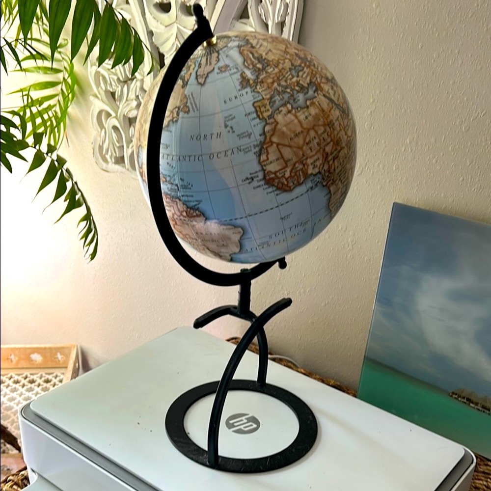 Elegant World Globe with Black Metal Standworld Globe - Picture 4 of 7